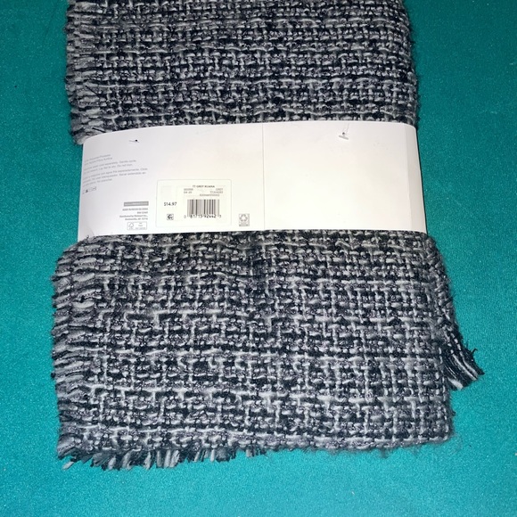 Time and Tru Ruana Scarf - Picture 3 of 4